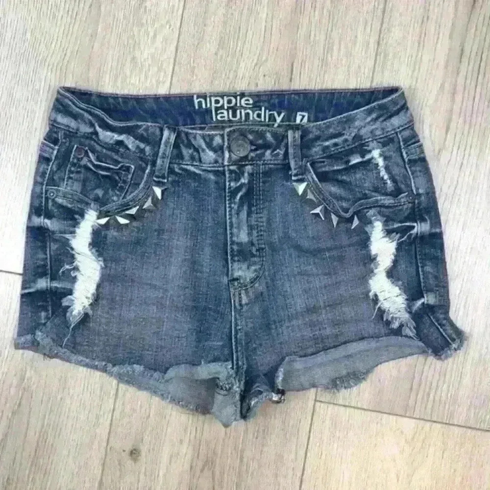 Hippie Laundry Studded Shorts Size 7 - Picture 2 of 5